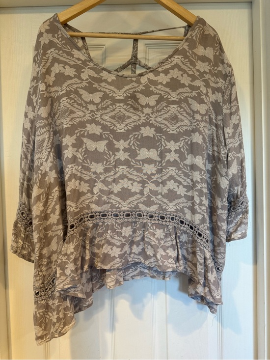 Maurices Tops - Maurices Taupe Floral Lace-Trim Flowing Scoop Neck Tunic